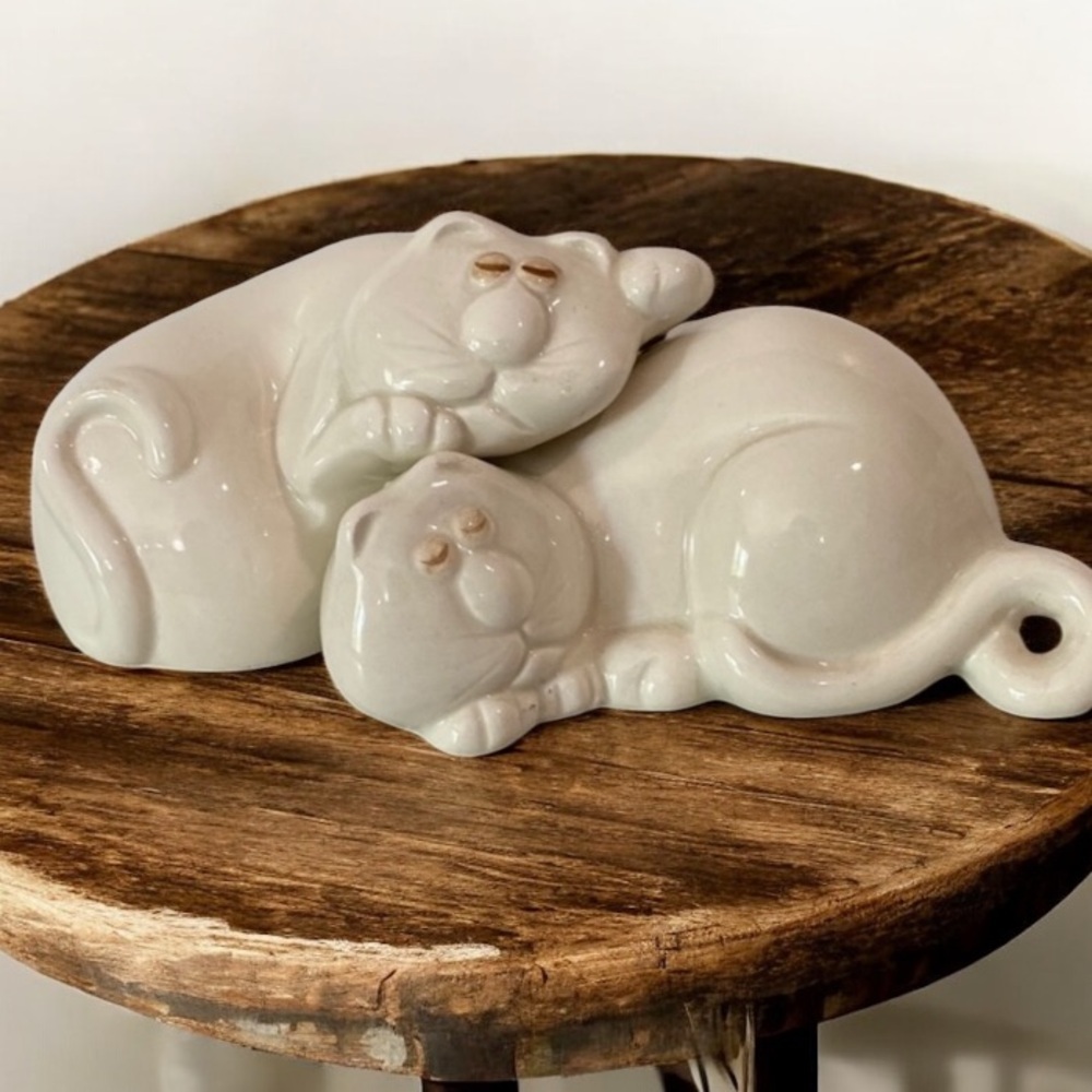 Cats Salt & Pepper Shakers Ceramic Figurine